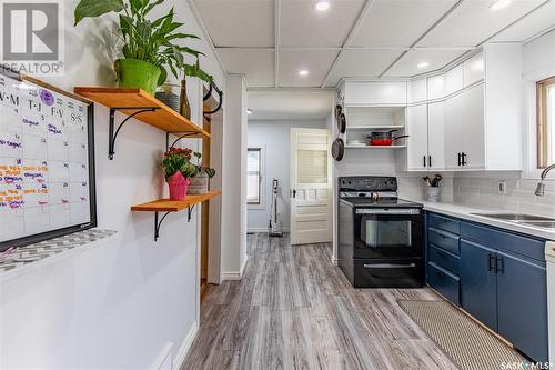 1089 Wolfe Avenue, Moose Jaw, SK - Indoor Photo Showing Kitchen With Double Sink