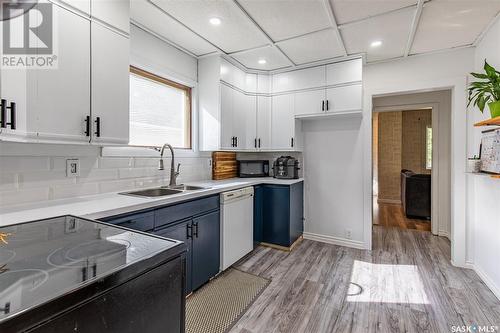 1089 Wolfe Avenue, Moose Jaw, SK - Indoor Photo Showing Kitchen With Double Sink