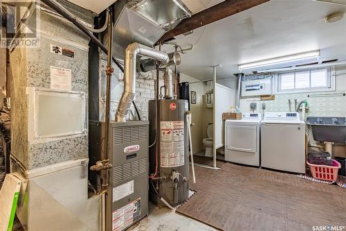 1089 Wolfe Avenue, Moose Jaw, SK - Indoor Photo Showing Laundry Room