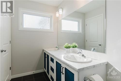 634 Taliesin Crescent, Stittsville, ON - Indoor Photo Showing Bathroom