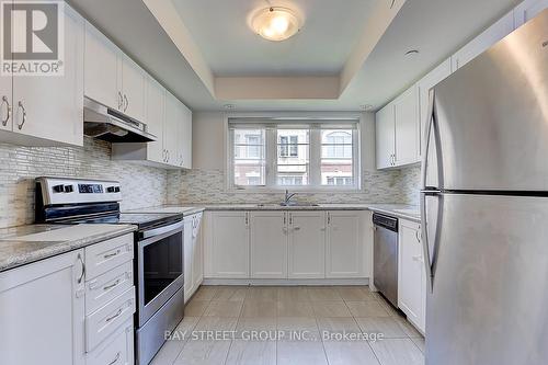 2629 Eaglesham Path, Oshawa, ON - Indoor Photo Showing Kitchen With Double Sink With Upgraded Kitchen