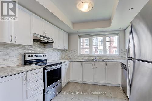 2629 Eaglesham Path, Oshawa, ON - Indoor Photo Showing Kitchen With Double Sink With Upgraded Kitchen