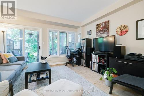 37 West Avenue, Toronto, ON - Indoor Photo Showing Living Room