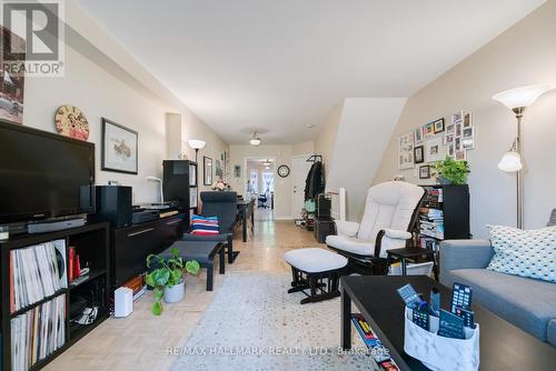 37 West Avenue, Toronto, ON - Indoor Photo Showing Living Room