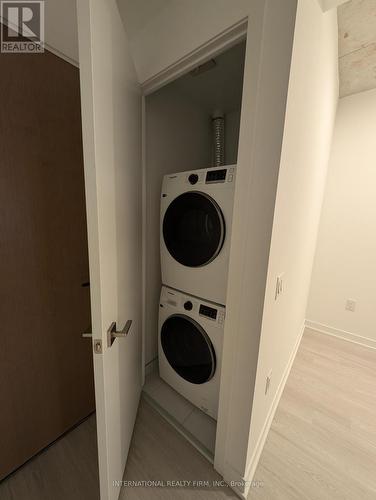 313 - 195 Mccaul Street, Toronto, ON - Indoor Photo Showing Laundry Room