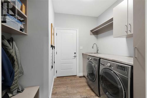 28 Peachtree Lane, Chatham, ON - Indoor Photo Showing Laundry Room