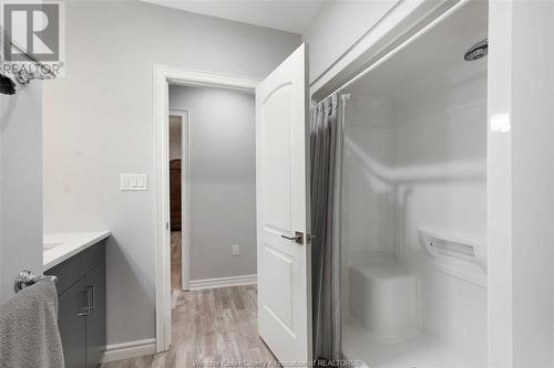 28 Peachtree Lane, Chatham, ON - Indoor Photo Showing Bathroom