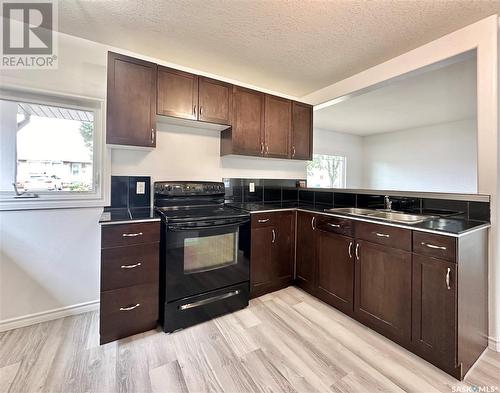 2125 Fleury Street, Regina, SK - Indoor Photo Showing Kitchen With Double Sink