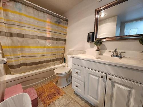 204-7450 Rupert St, Port Hardy, BC - Indoor Photo Showing Bathroom