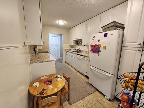 204-7450 Rupert St, Port Hardy, BC - Indoor Photo Showing Kitchen