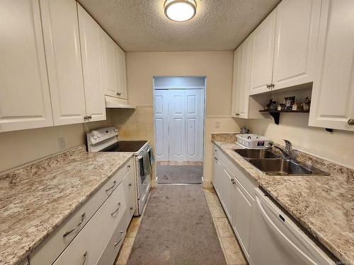 204-7450 Rupert St, Port Hardy, BC - Indoor Photo Showing Kitchen With Double Sink