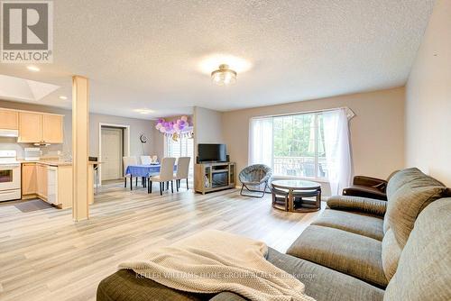 6512 Ellis Road, Puslinch, ON - Indoor Photo Showing Living Room