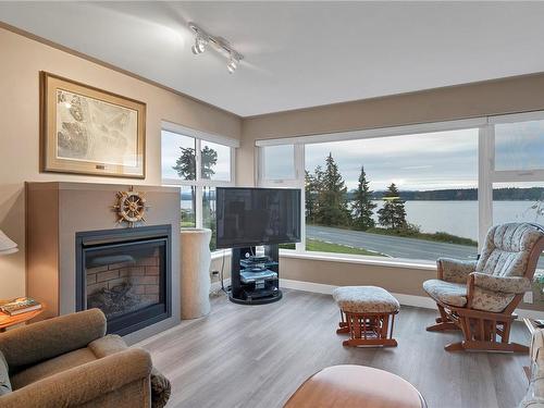 202-350 Island Hwy South, Campbell River, BC - Indoor Photo Showing Living Room With Fireplace