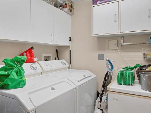 202-350 Island Hwy South, Campbell River, BC - Indoor Photo Showing Laundry Room