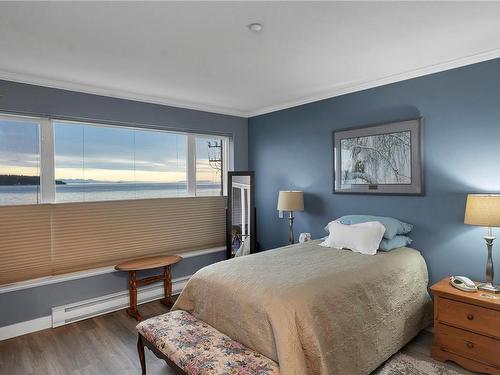 202-350 Island Hwy South, Campbell River, BC - Indoor Photo Showing Bedroom