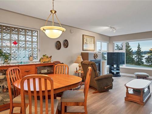 202-350 Island Hwy South, Campbell River, BC - Indoor Photo Showing Dining Room