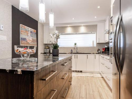 Cuisine - 12326 Av. Gilbert-Barbier, Montréal (Rivière-Des-Prairies/Pointe-Aux-Trembles), QC - Indoor Photo Showing Kitchen With Upgraded Kitchen