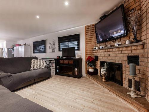 Salle familiale - 12326 Av. Gilbert-Barbier, Montréal (Rivière-Des-Prairies/Pointe-Aux-Trembles), QC - Indoor Photo Showing Living Room With Fireplace