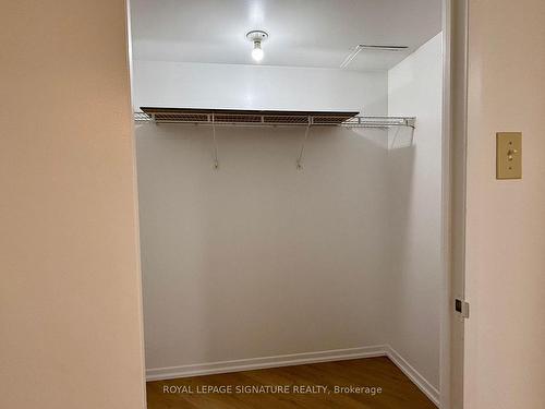 2807-1001 Bay St, Toronto, ON - Indoor With Storage