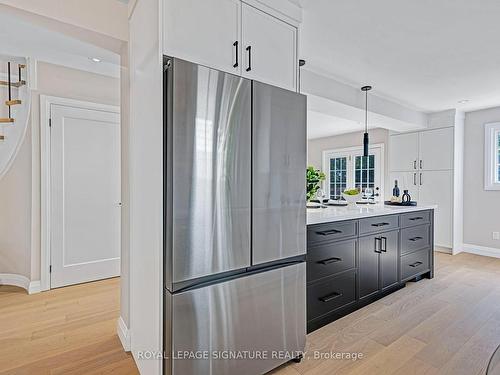 6962 Harris Rd, Mississauga, ON - Indoor Photo Showing Kitchen