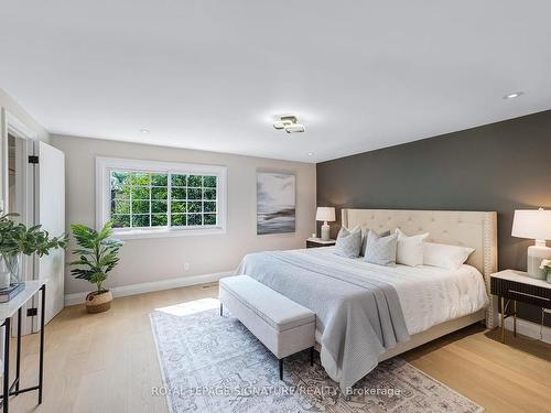 6962 Harris Rd, Mississauga, ON - Indoor Photo Showing Bedroom