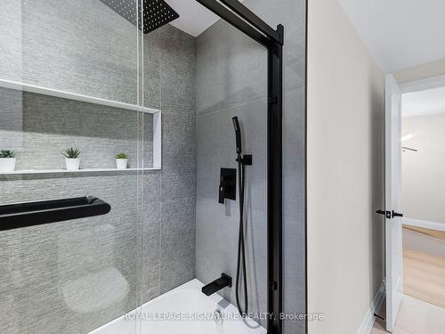 6962 Harris Rd, Mississauga, ON - Indoor Photo Showing Bathroom