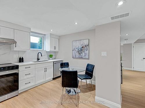 6962 Harris Rd, Mississauga, ON - Indoor Photo Showing Kitchen