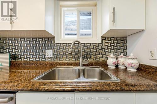 570 Halberstadt Circle, Cambridge, ON - Indoor Photo Showing Kitchen With Double Sink