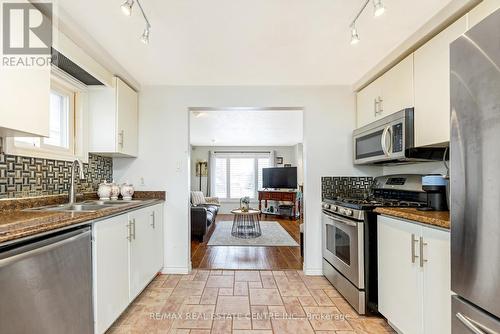 570 Halberstadt Circle, Cambridge, ON - Indoor Photo Showing Kitchen With Double Sink