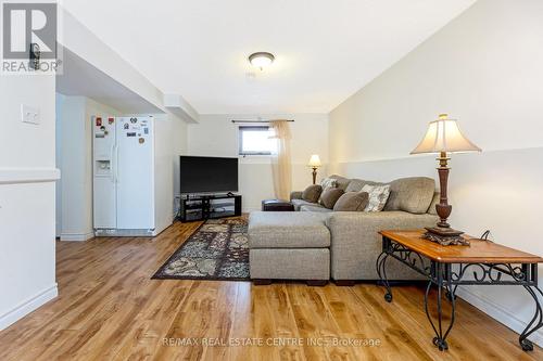 570 Halberstadt Circle, Cambridge, ON - Indoor Photo Showing Living Room