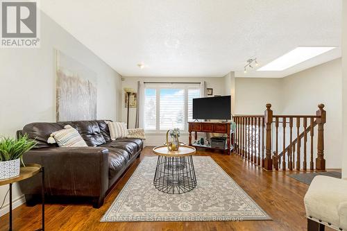 570 Halberstadt Circle, Cambridge, ON - Indoor Photo Showing Living Room