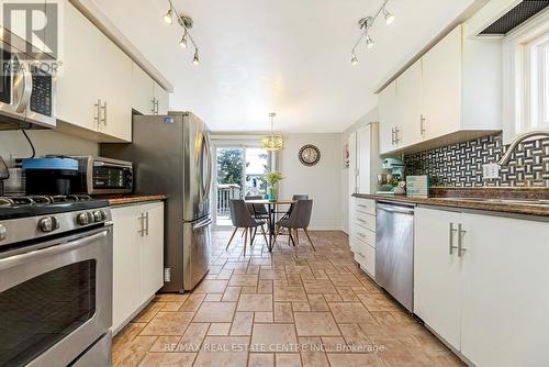 570 Halberstadt Circle, Cambridge, ON - Indoor Photo Showing Kitchen