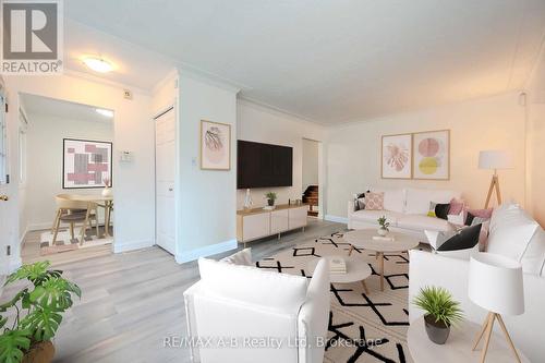 5 Shea Crescent, Kitchener, ON - Indoor Photo Showing Living Room