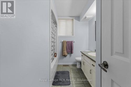 3 Wisteria Court, Kitchener, ON - Indoor Photo Showing Bathroom