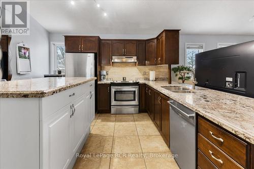 3 Wisteria Court, Kitchener, ON - Indoor Photo Showing Kitchen With Double Sink With Upgraded Kitchen