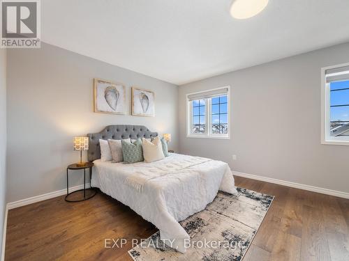 2342 Sutton Drive, Burlington, ON - Indoor Photo Showing Bedroom