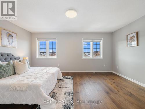 2342 Sutton Drive, Burlington, ON - Indoor Photo Showing Bedroom