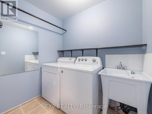 2342 Sutton Drive, Burlington, ON - Indoor Photo Showing Laundry Room