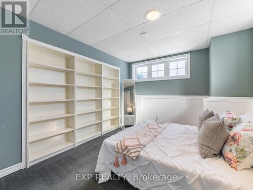 2342 Sutton Drive, Burlington, ON - Indoor Photo Showing Bedroom