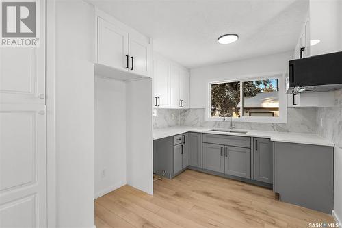 1 Macdonald Crescent, Saskatoon, SK - Indoor Photo Showing Kitchen