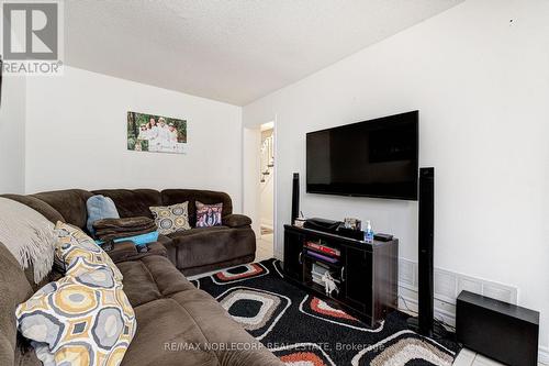 3925 Stoneham Way, Mississauga, ON - Indoor Photo Showing Living Room