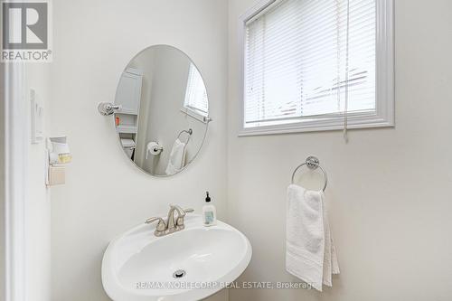 3925 Stoneham Way, Mississauga, ON - Indoor Photo Showing Bathroom