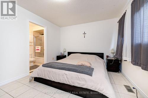 3925 Stoneham Way, Mississauga, ON - Indoor Photo Showing Bedroom