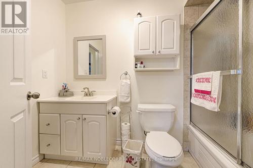 3925 Stoneham Way, Mississauga, ON - Indoor Photo Showing Bathroom