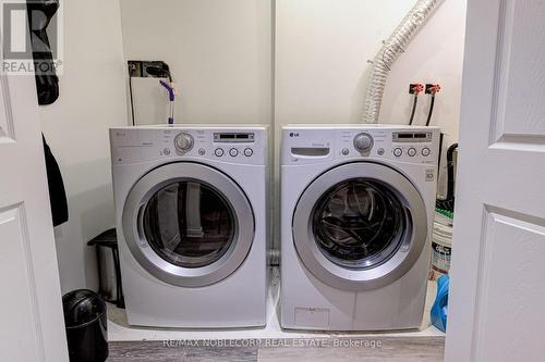 3925 Stoneham Way, Mississauga, ON - Indoor Photo Showing Laundry Room