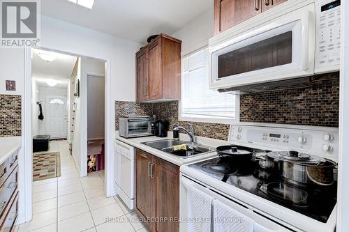 3925 Stoneham Way, Mississauga, ON - Indoor Photo Showing Kitchen With Double Sink