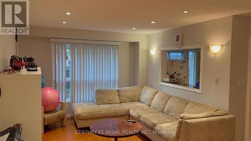 3364 Fenwick Crescent, Mississauga, ON - Indoor Photo Showing Living Room