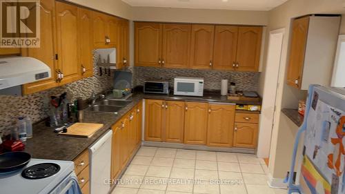 3364 Fenwick Crescent, Mississauga, ON - Indoor Photo Showing Kitchen With Double Sink