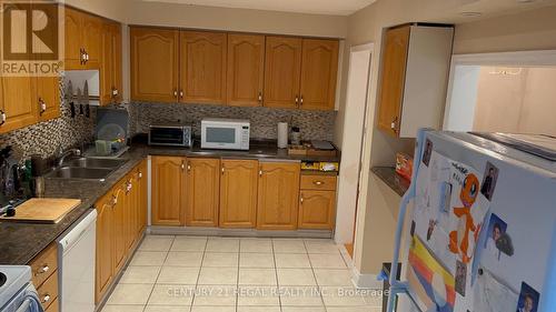 3364 Fenwick Crescent, Mississauga, ON - Indoor Photo Showing Kitchen With Double Sink