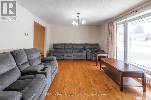 461 Strasburg Road, Kitchener, ON - Indoor Photo Showing Living Room